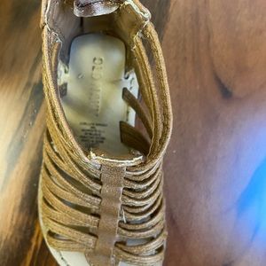 Old navy toddler sandals.